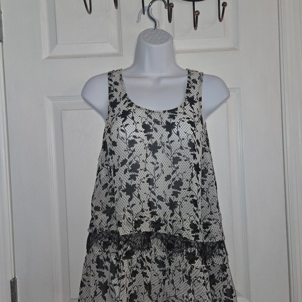 Sleeveless Ladies Top by Cabi. Size Small